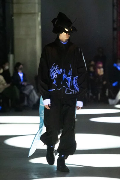 Look 25